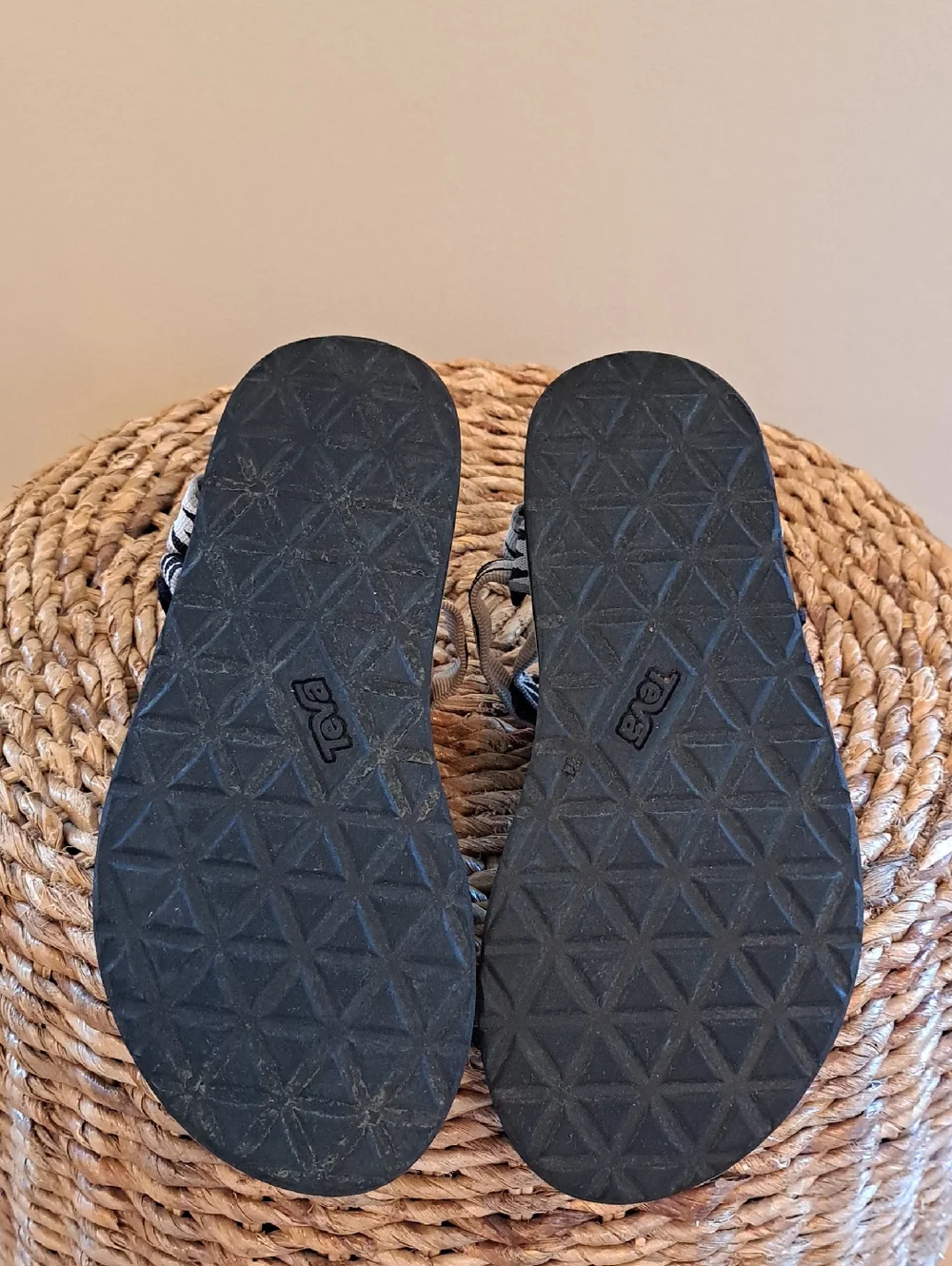 Teva Youth Halcon Black Multi Print Midform Universal Water/Outdoor Sandals 6/37